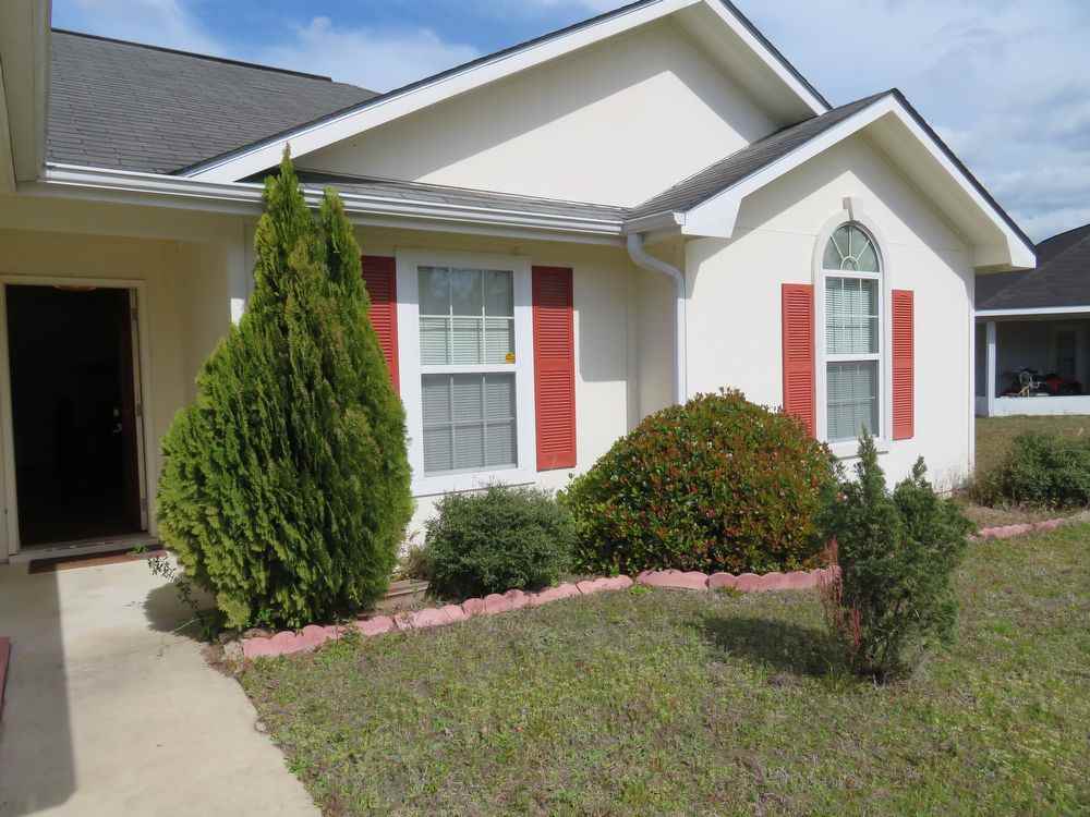 111 Lake Victoria Drive - Photo 3 of 11