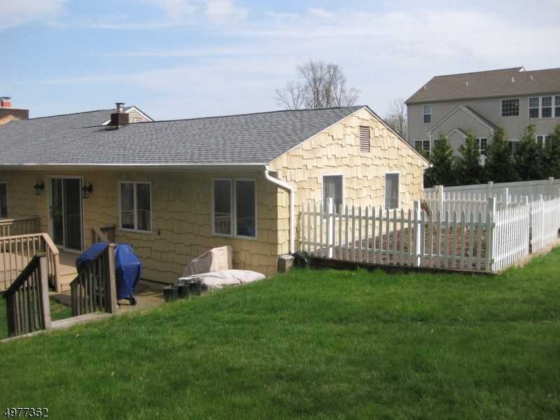 19 Hillcrest Rd - Photo 3 of 15