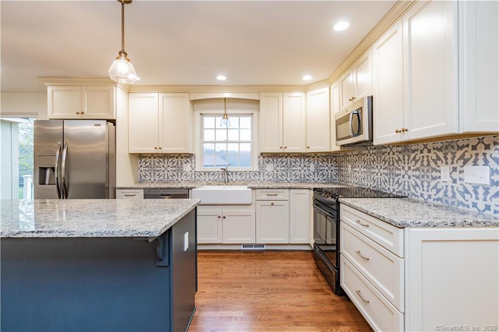 1241 Halladay Avenue West - Photo 3 of 28