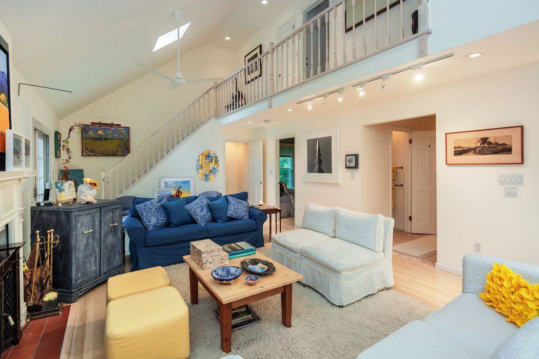 647 Narrow Ln - Photo 2 of 22