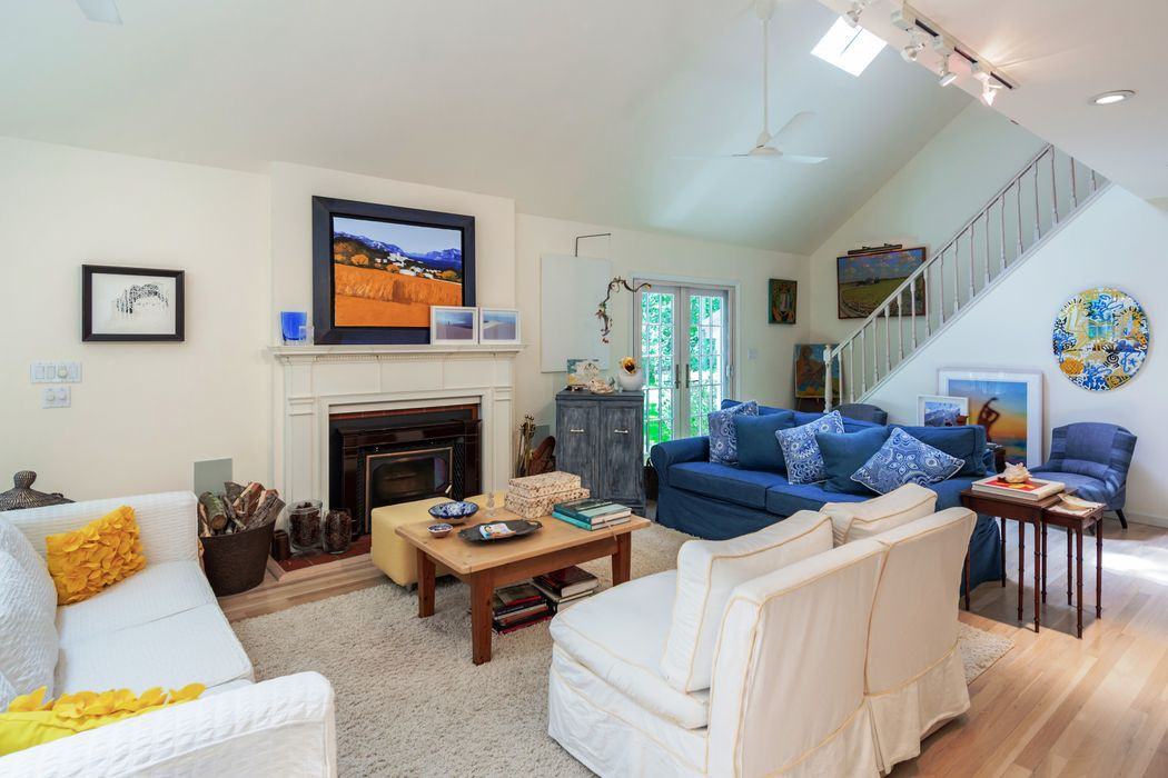 647 Narrow Ln - Photo 3 of 22