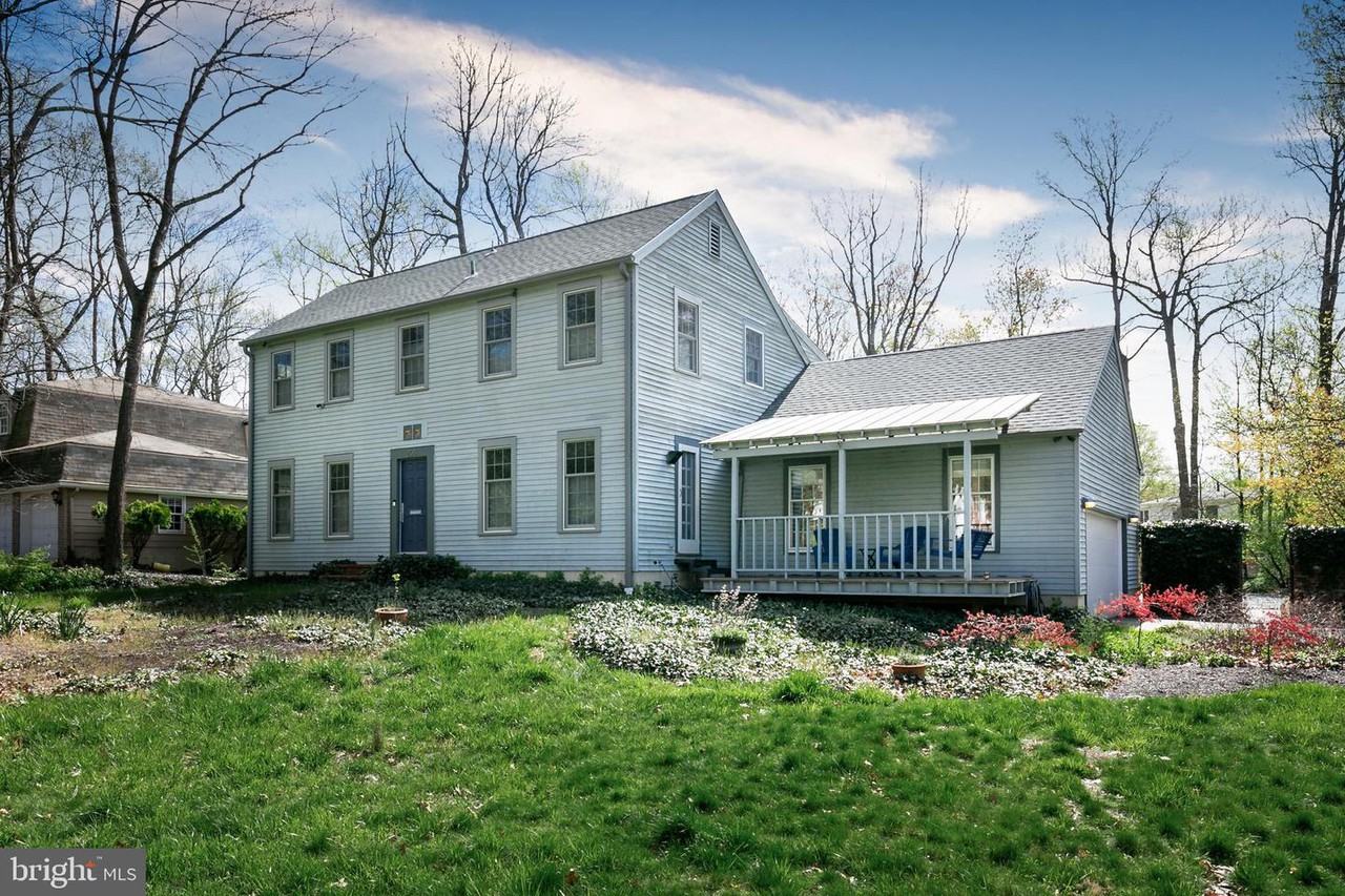 208 Laurence Drive - Photo 2 of 39