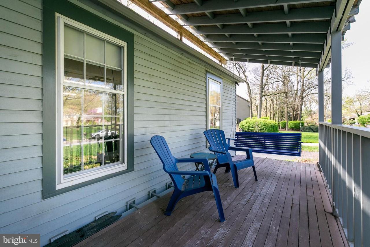 208 Laurence Drive - Photo 3 of 39