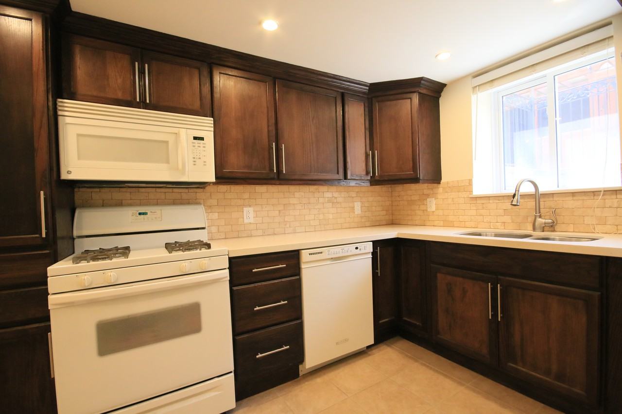 198 Quebec Ave - Photo 3 of 11