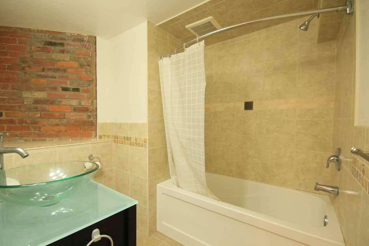 198 Quebec Ave - Photo 6 of 11