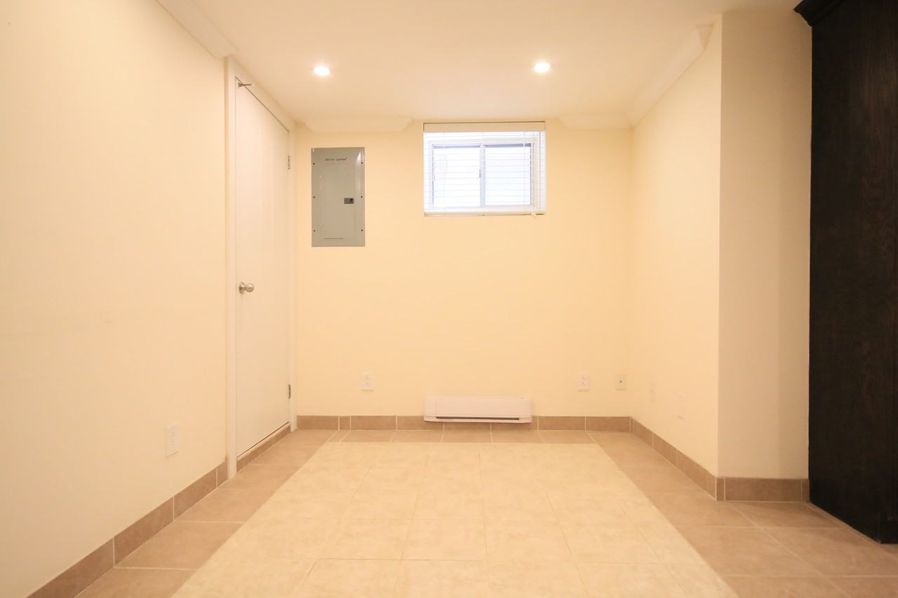198 Quebec Ave - Photo 7 of 11