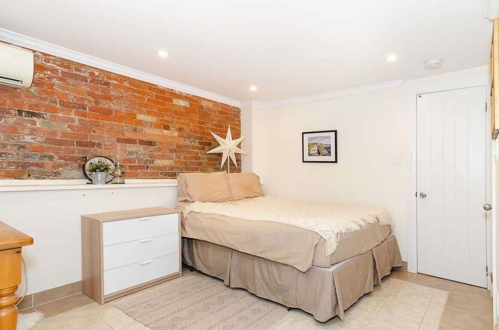 198 Quebec Ave - Photo 2 of 11