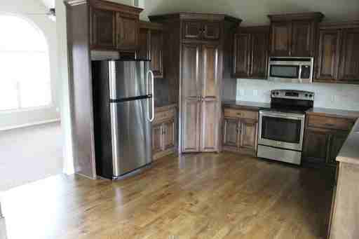 8509 N Kensington Ave - Photo 2 of 10