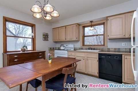 869 Oxford St N - Photo 2 of 7