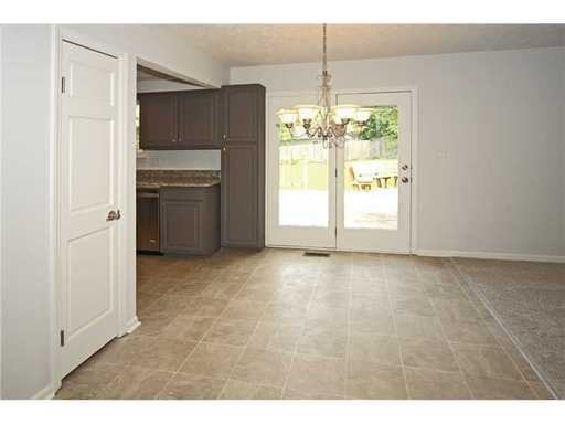 7694 Creekside Dr - Photo 3 of 6