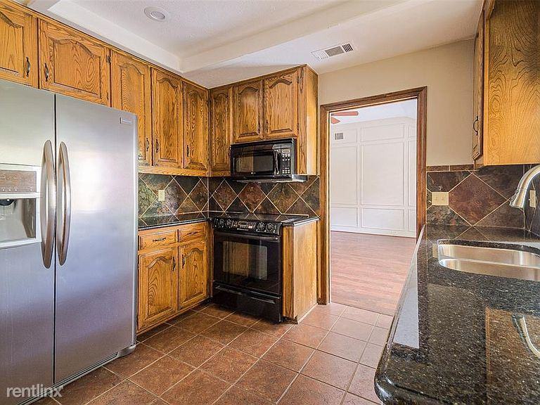 1624 Sutters Mill Dr - Photo 2 of 15