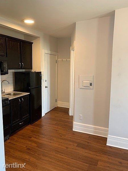 240 Richmond Ave - Photo 2 of 14