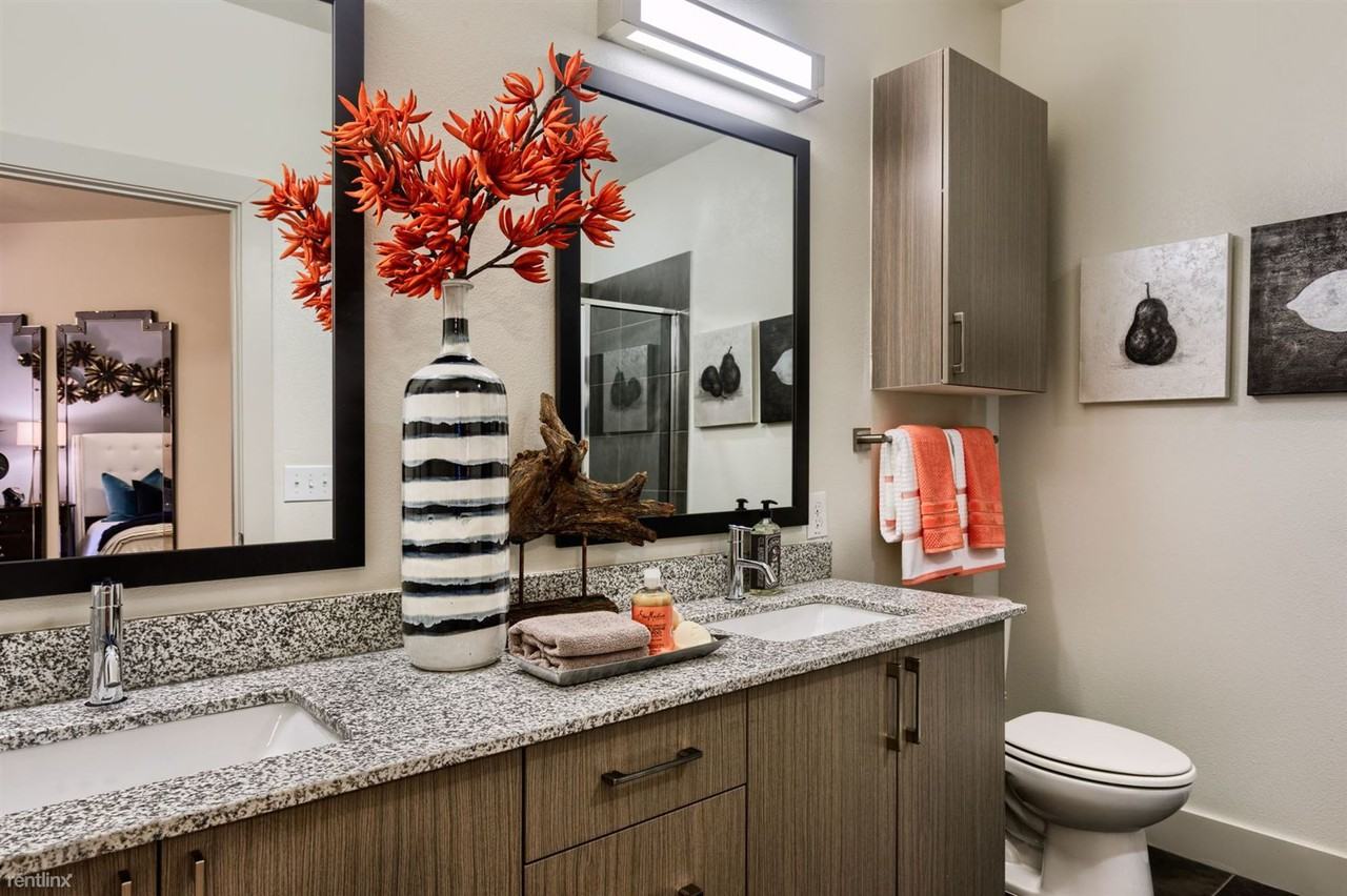 1011 Studemont St - Photo 3 of 7