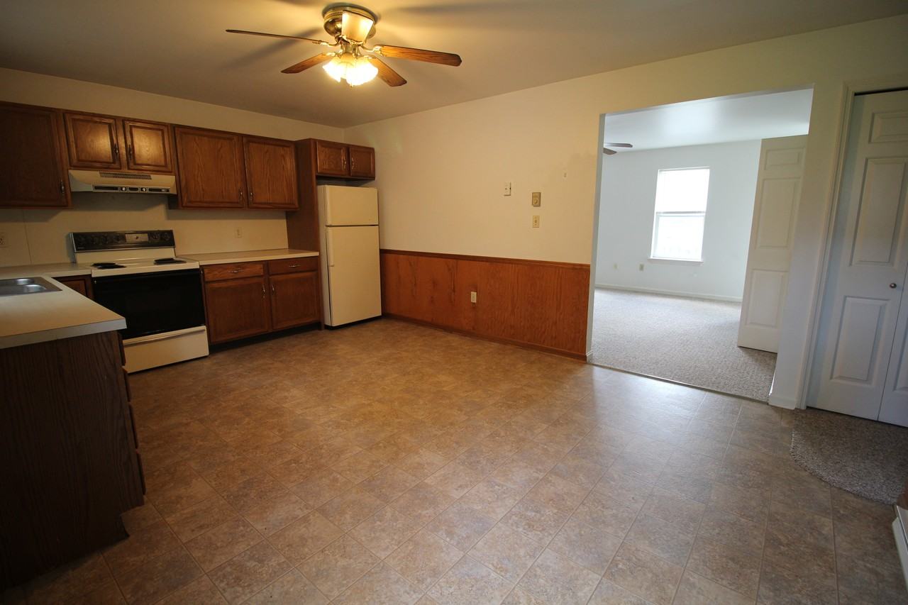 1571 N Reading Rd - Photo 3 of 11