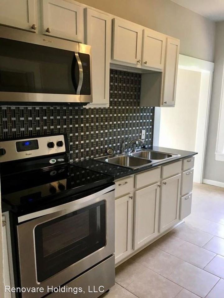 1315 Ne 19th - Photo 3 of 9