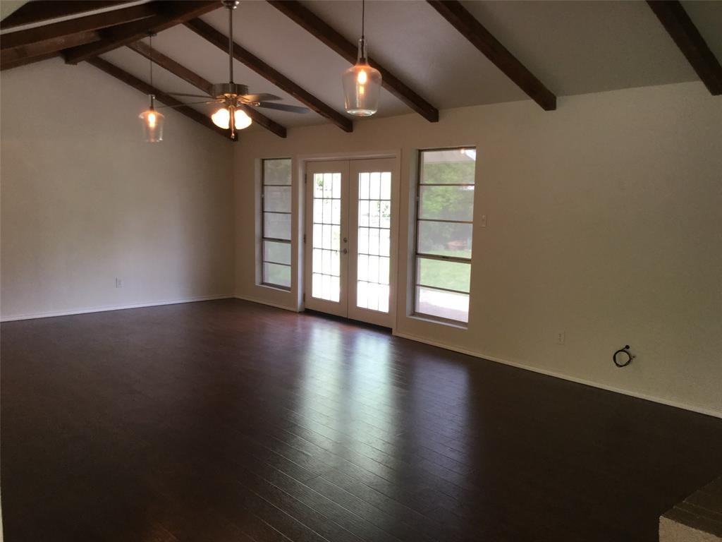 8912 Mahan - Photo 2 of 5