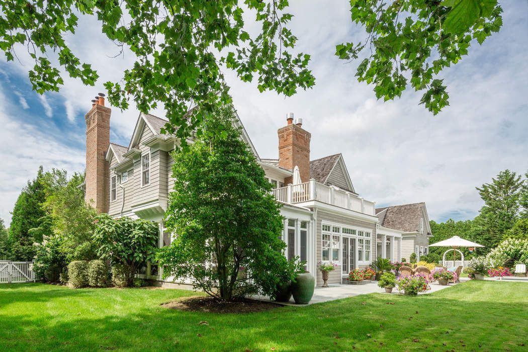 327 Georgica Road - Photo 2 of 26