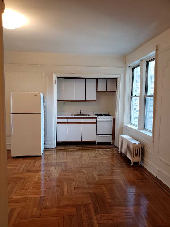 Vine St & Daniel Low Terrace #22