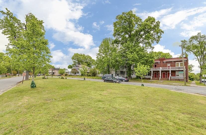 2600 2nd Avenue #4 - Photo 2 of 11