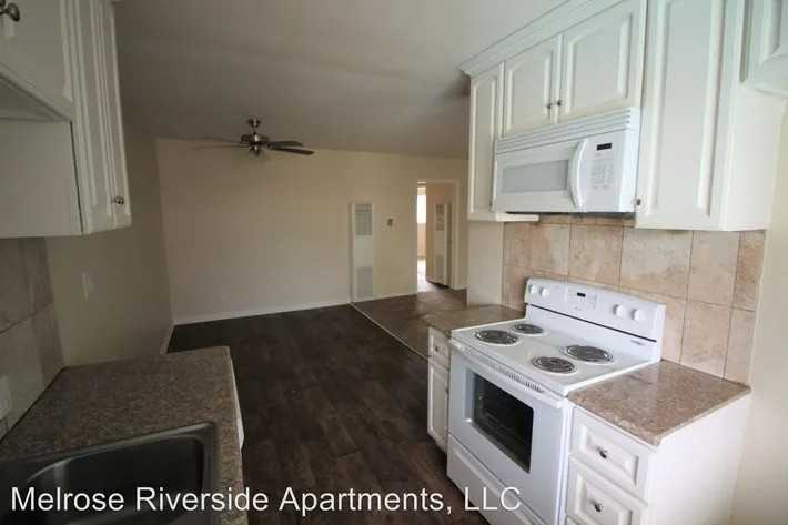 Melrose Manor 2 - Photo 2 of 15