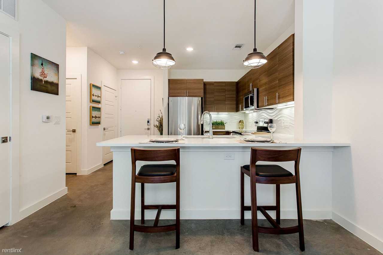 3525 Sage Rd - Photo 3 of 8