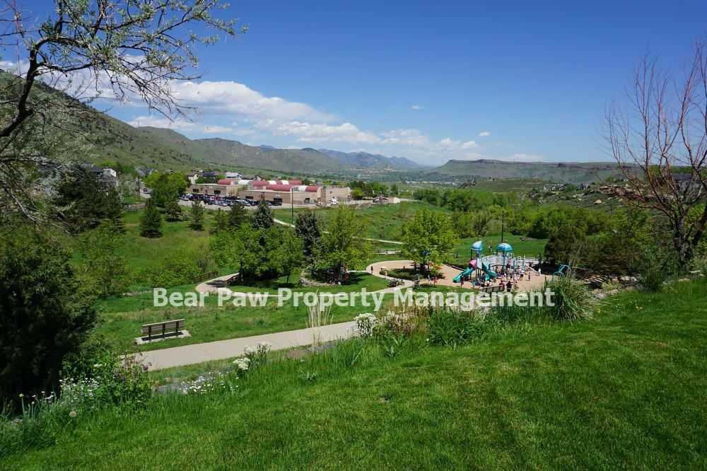 305 Kimball Ct - Photo 2 of 10