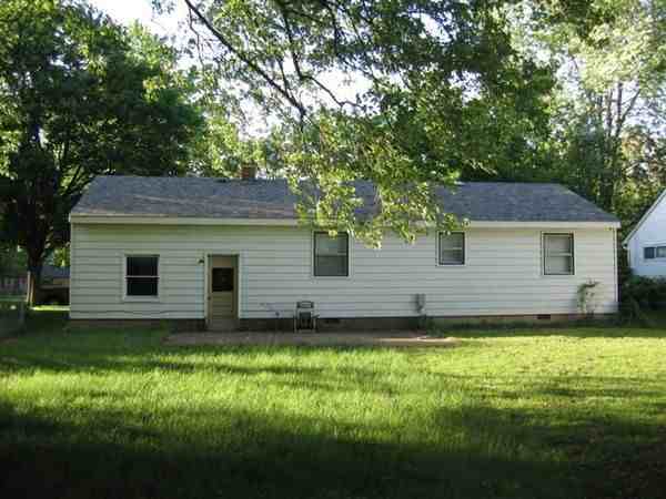 205 Oak St - Photo 2 of 3