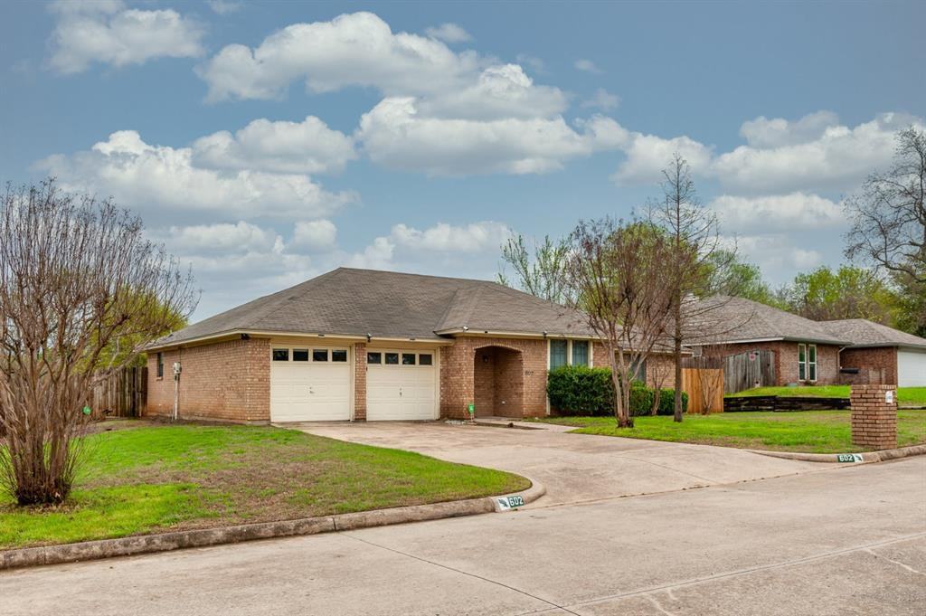 602 Hillside Dr - Photo 3 of 20