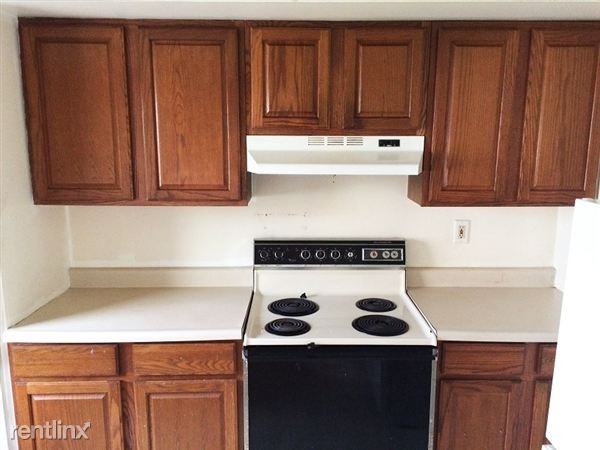 1214 Ballard St - Photo 2 of 9