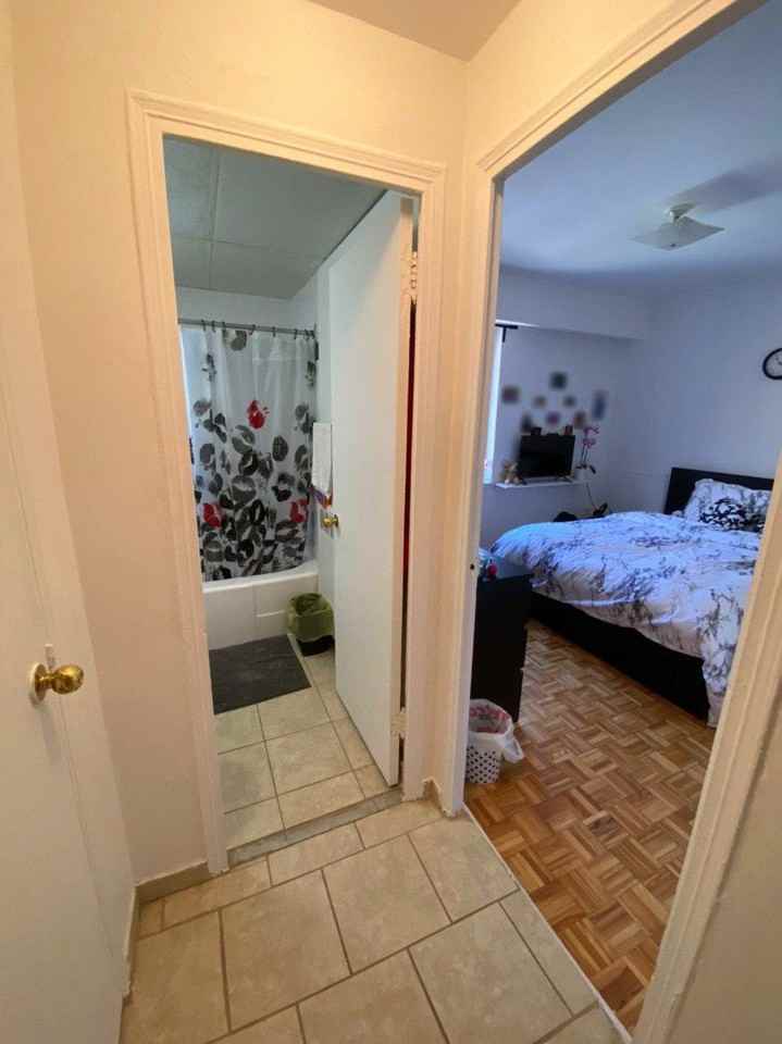 3445 Ch de la Côte-des-Neiges - Photo 3 of 8