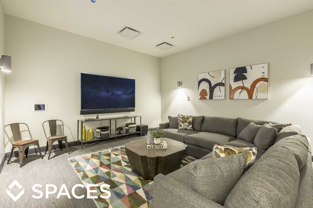 Edge on Broadway - Photo 2 of 45