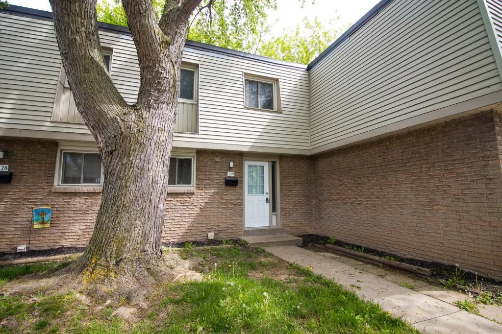 17 Old Pine Trail Apartments for Rent in Fairview Rentals Facer, St. Catharines, ON L2M 6P9