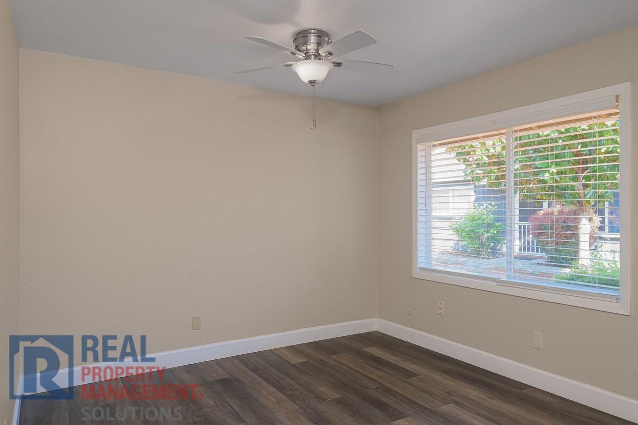 5025 Ne 17th Ave - Photo 3 of 17