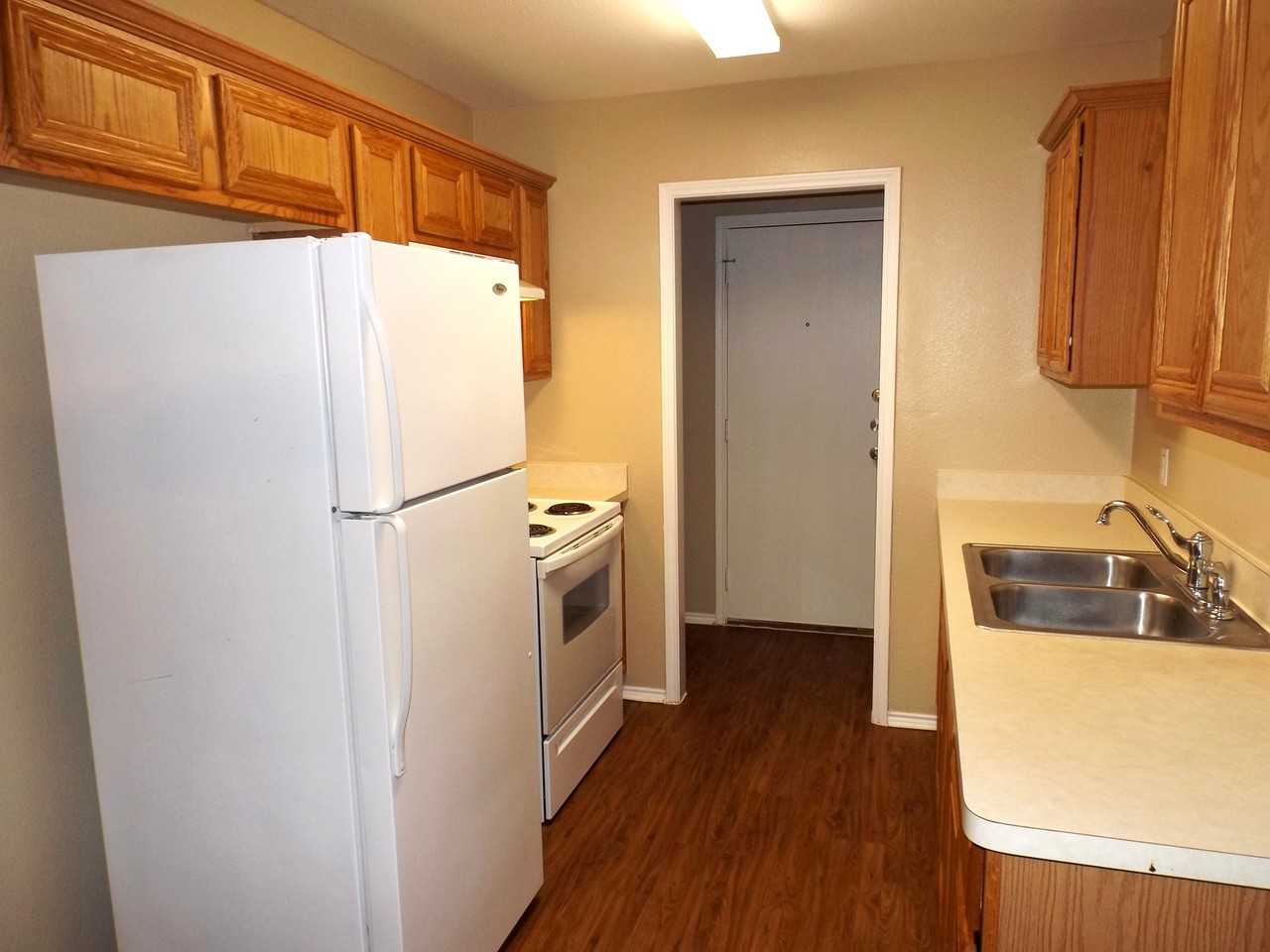 2300 Coleman Ave - Photo 3 of 8