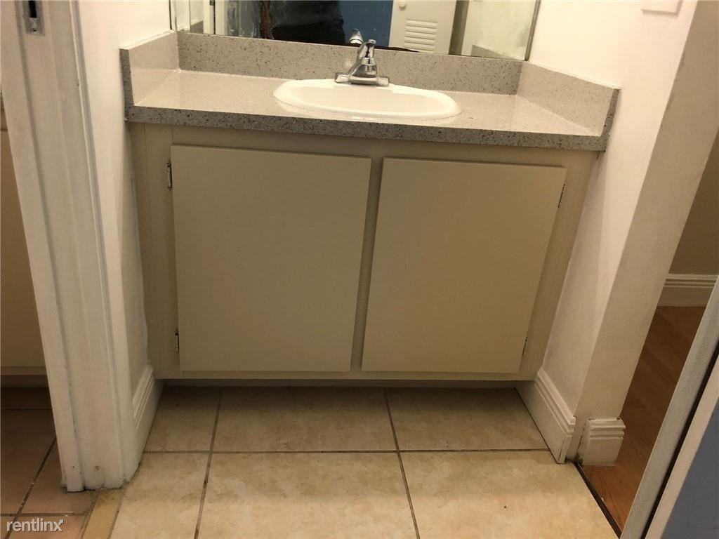 200 Palm Cir W - Photo 2 of 9