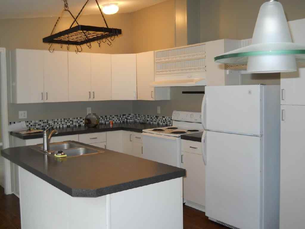 11615 Vail Rd SE - Photo 3 of 17