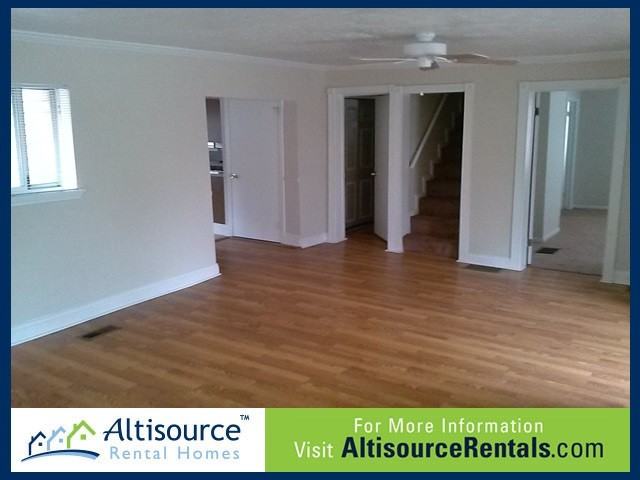 305 N Saginaw St - Photo 3 of 10