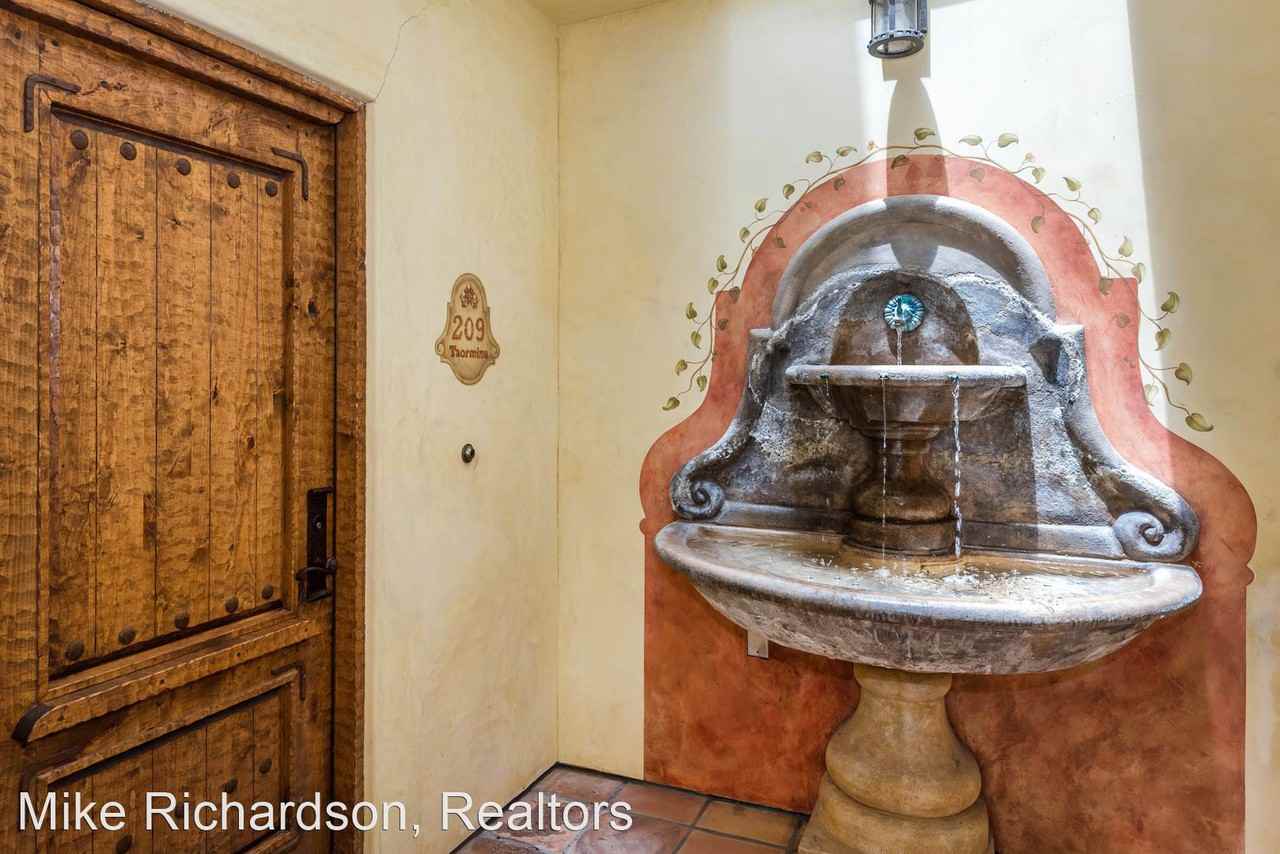 209 Bath St - Photo 2 of 23