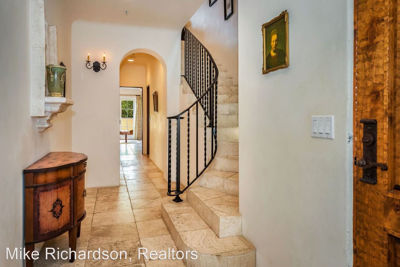 209 Bath St - Photo 3 of 23