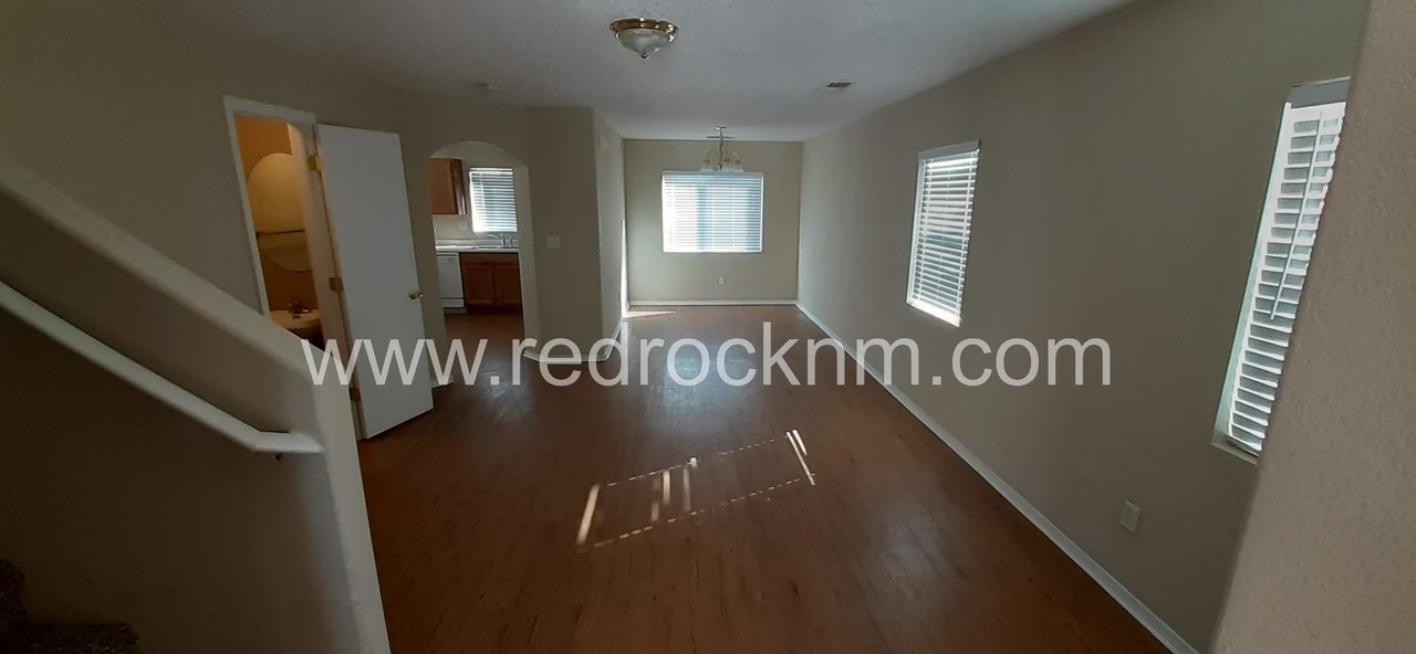 6215 Vaughn Dr Ne - Photo 3 of 22