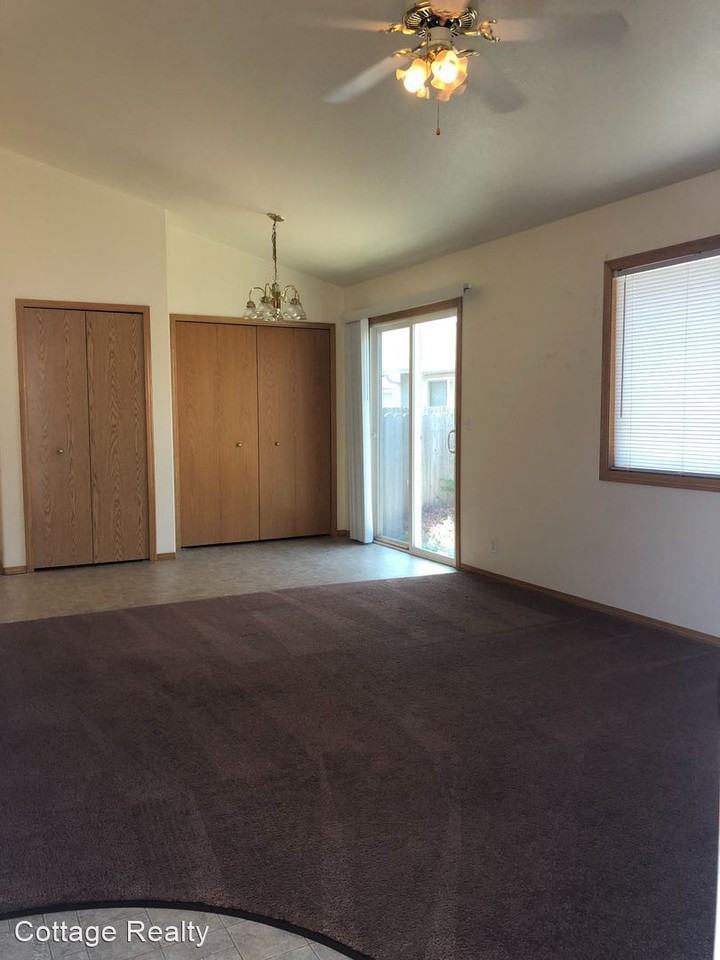 1820 Chanterelle - Photo 3 of 8