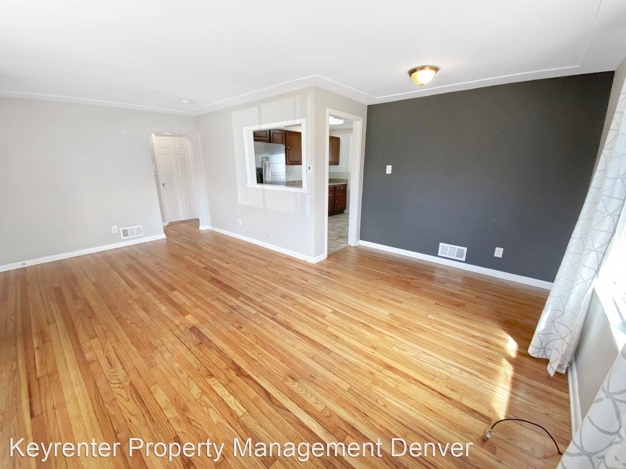 2410 Pierce St - Photo 3 of 16