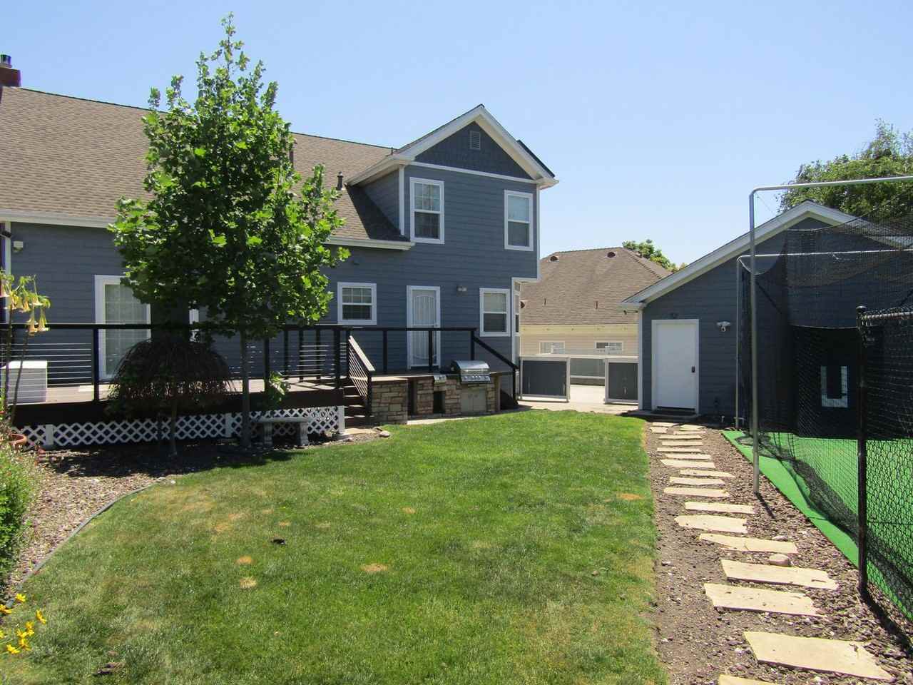 604 Village Court - Photo 2 of 29