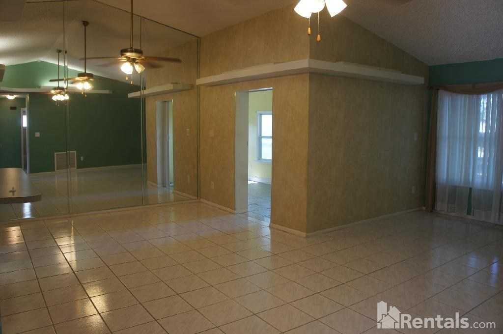 1819 Thornwood Ct - Photo 3 of 10