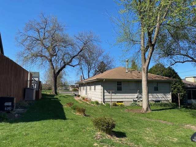 6011 Oxford St - Photo 3 of 18