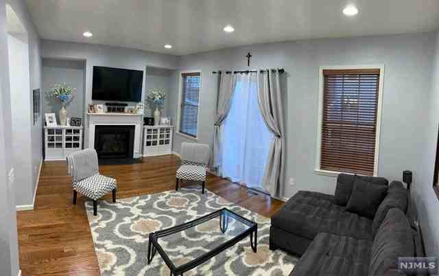 57 Roosevelt Drive 57 - Photo 2 of 21