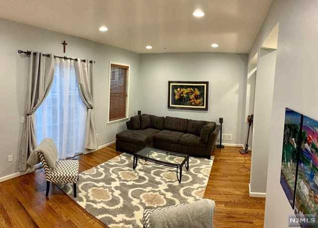 57 Roosevelt Drive 57 - Photo 3 of 21