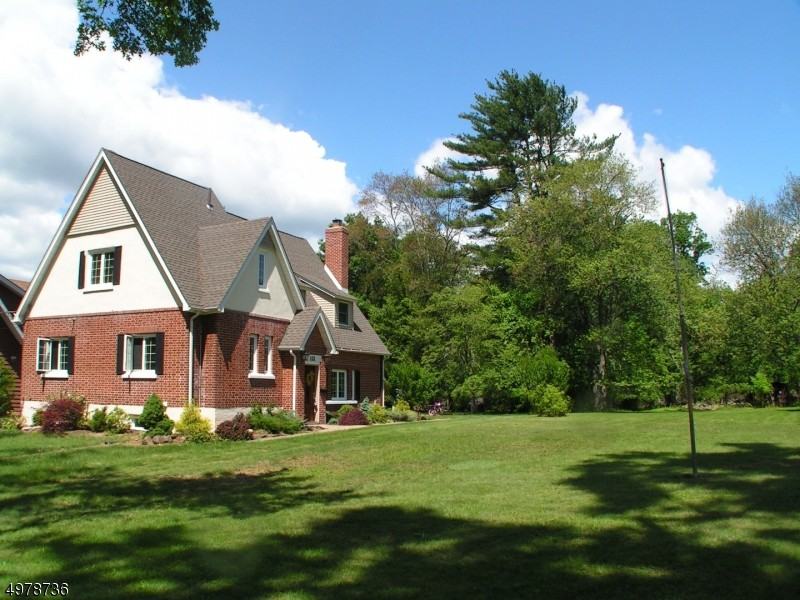 121 Cathedral Ave - Photo 2 of 20