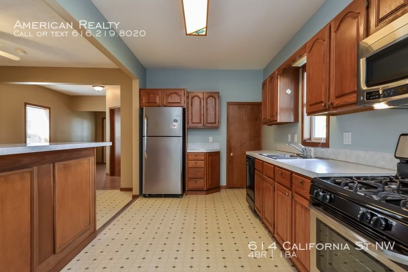 614 California St Nw - Photo 2 of 15
