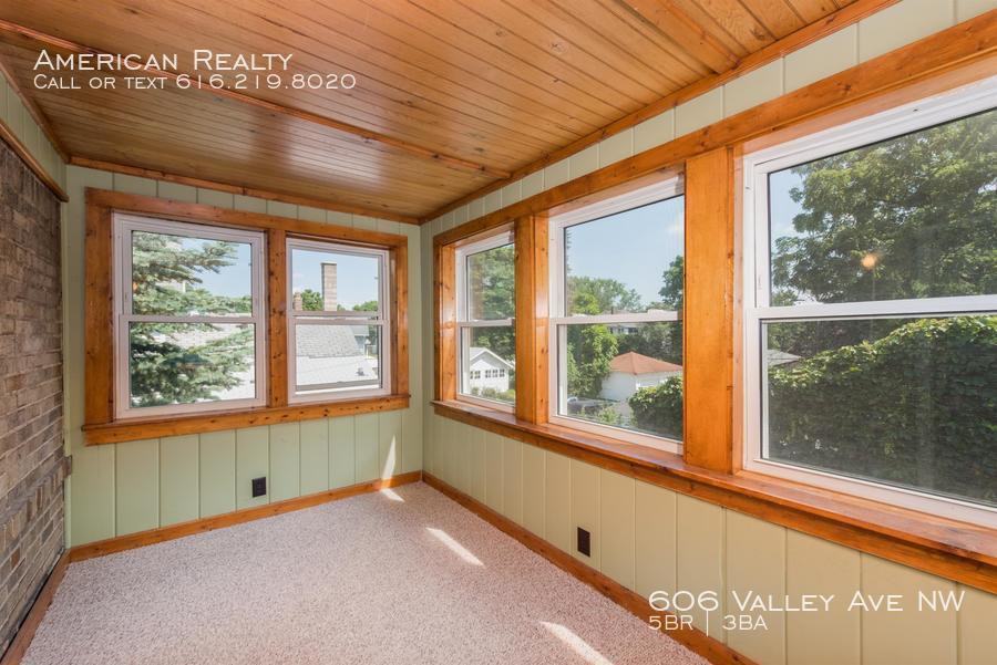 606 Valley Ave Nw - Photo 2 of 21